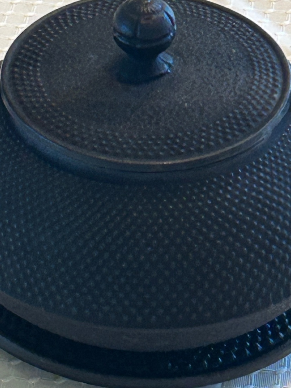 IWACHU Tetsubin Kuro 3-Arare
Black Hobnail Cast Iron Teapot with Trivet - Picture 6 of 13